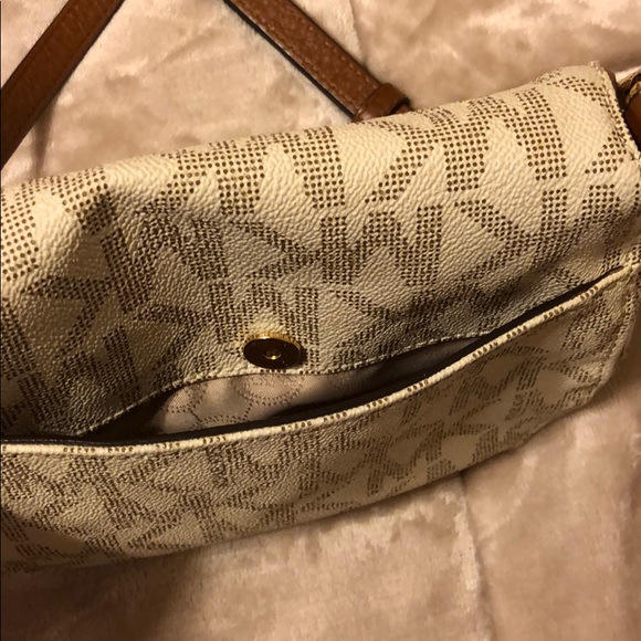 Authentic Michael Kors Crossbody Bag - Picture 3 of 8
